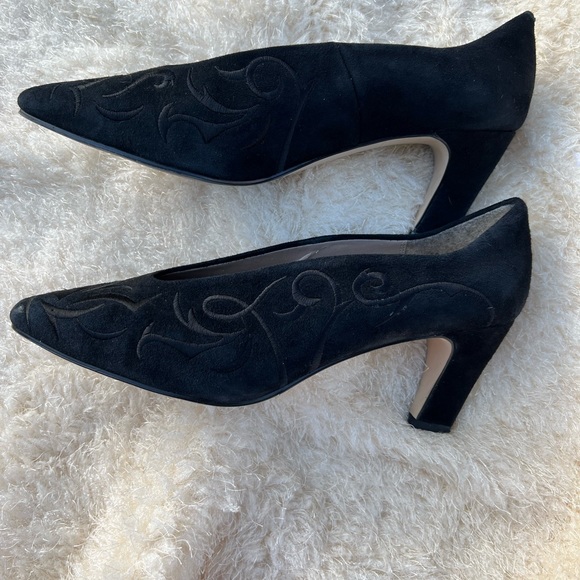 CARESSA EAST BLACK KID SUEDE EMBROIDERED SHOE SIZE 8 M - Picture 2 of 8